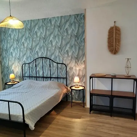 Coquelicot, Entre Volcans D Auvergne Et Sancy, Orcival. Apartment Orcival
